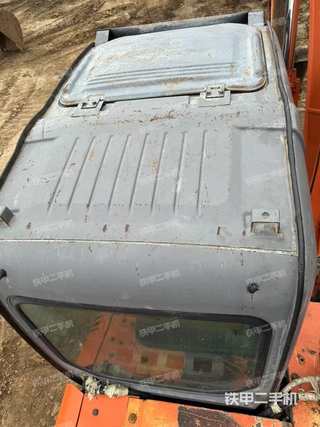 驾驶室顶部（整机外观）