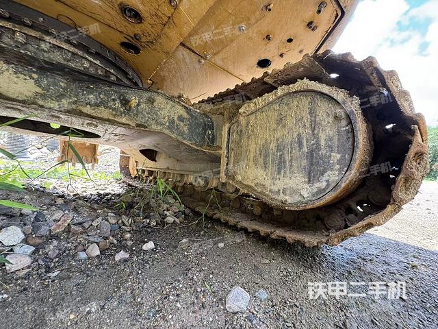 单侧履带整体(整机外观) 单侧履带整体(整机外观)