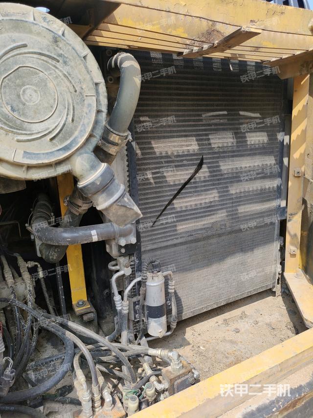 散熱器正面(大件艙室) 散熱器正面(大件艙室)