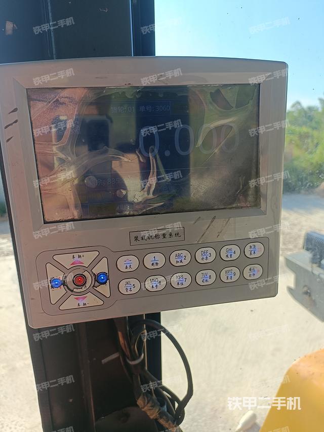 駕駛室工作臺(tái)(整機(jī)外觀及大件) 駕駛室工作臺(tái)(整機(jī)外觀及大件)