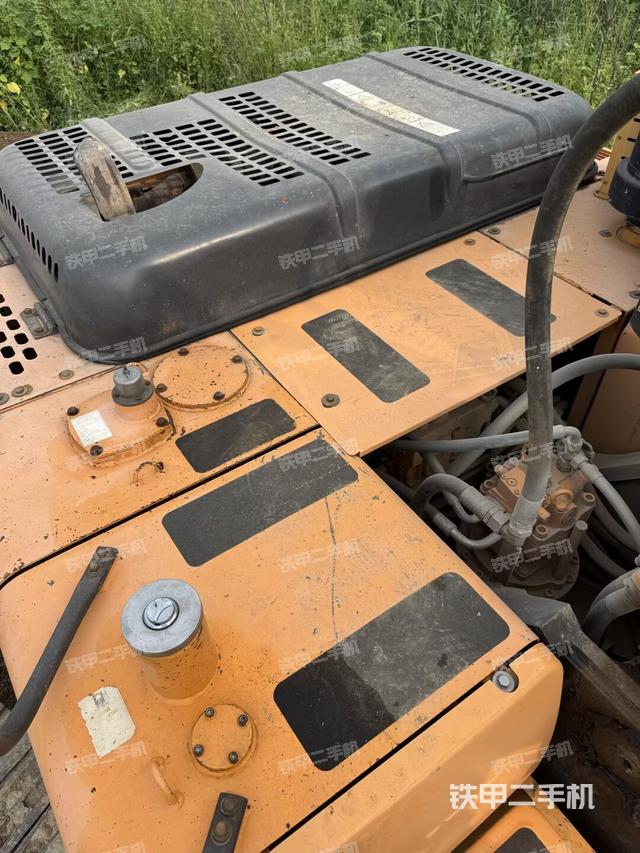 驾驶室顶部(整机外观) 驾驶室顶部(整机外观)