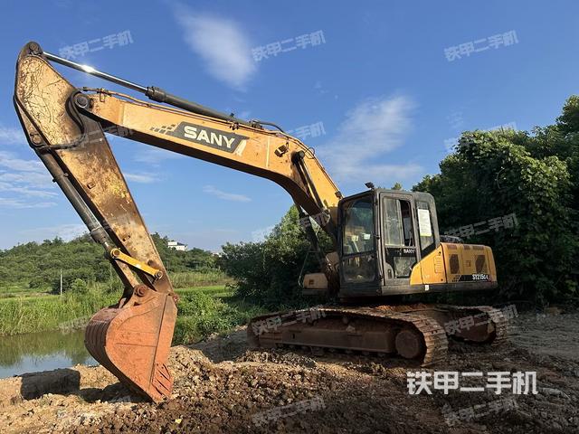 三一重工SY215C挖掘機(jī)