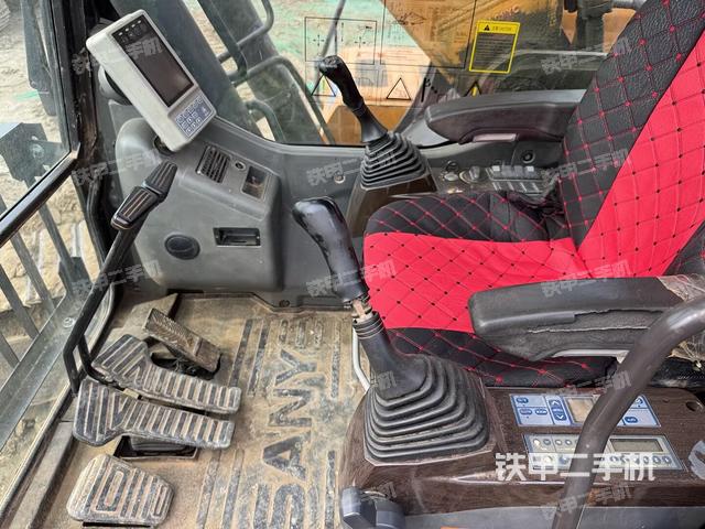 驾驶室整体(整机外观) 驾驶室整体(整机外观)