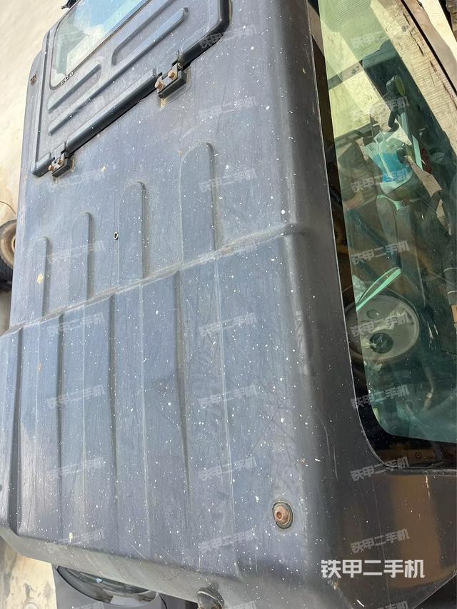 驾驶室顶部（整机外观）