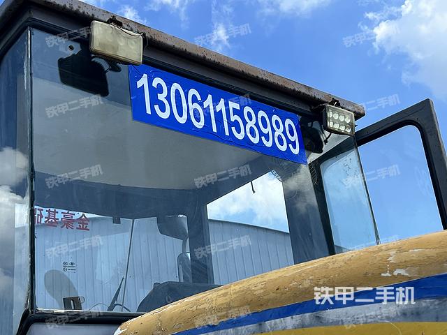 駕駛室工作臺(整機(jī)外觀及大件) 駕駛室工作臺(整機(jī)外觀及大件)