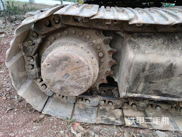 右驅(qū)動輪（行走機構(gòu)）