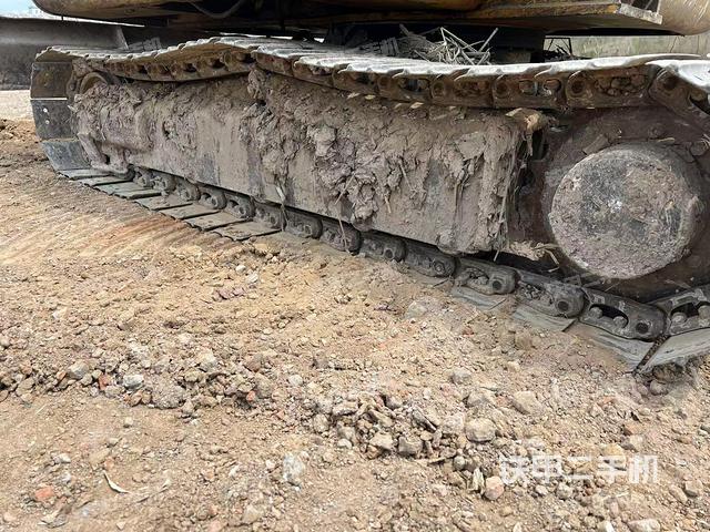 单侧履带整体(整机外观) 单侧履带整体(整机外观)