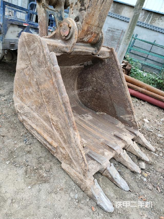 鏟斗右后整體（工作和回轉(zhuǎn)裝置）