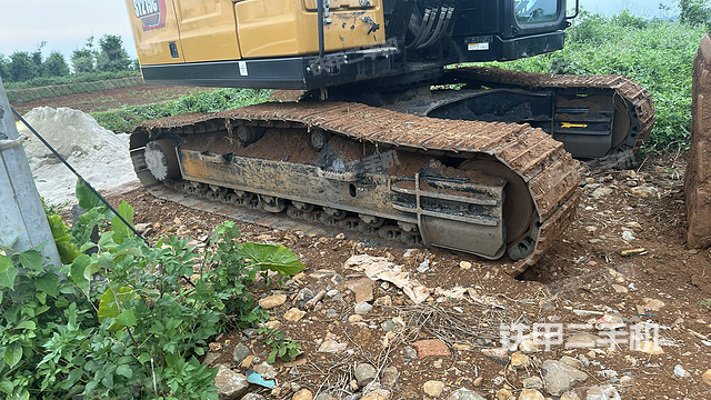 单侧履带整体(整机外观) 单侧履带整体(整机外观)