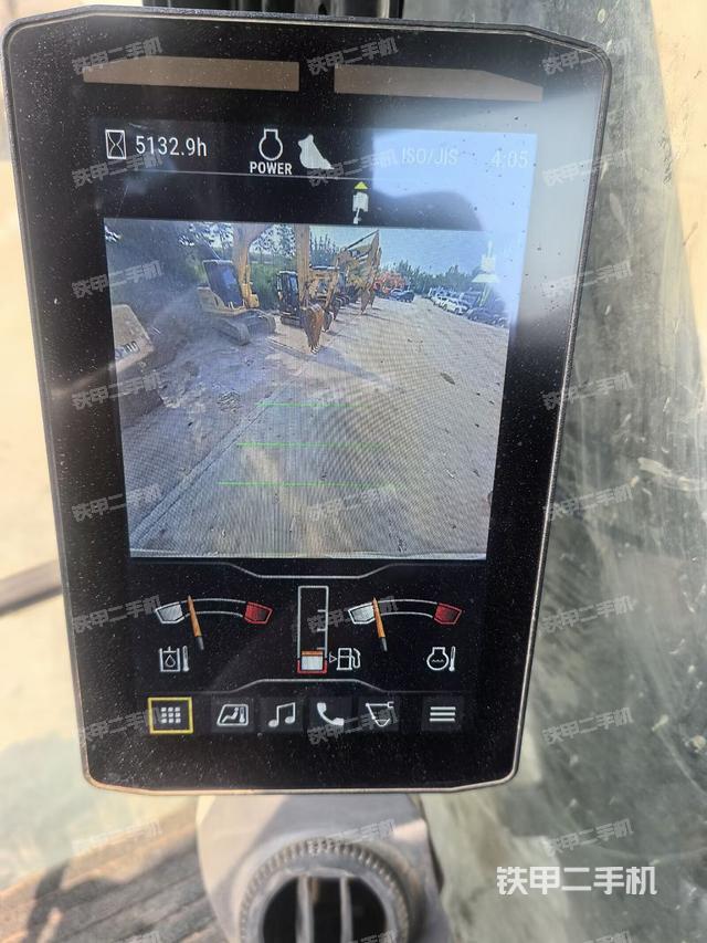 駕駛室整體(整機(jī)外觀) 駕駛室整體(整機(jī)外觀)