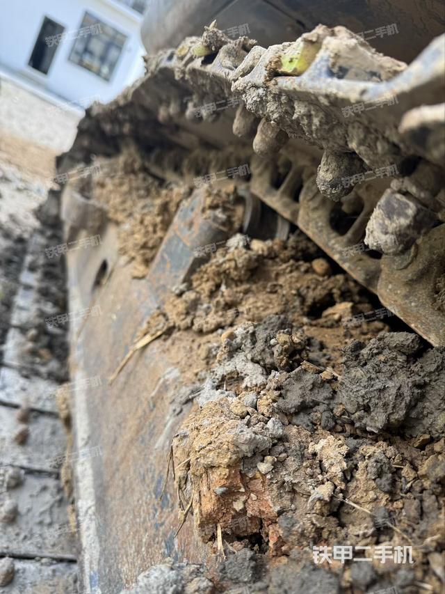 单侧履带整体(整机外观) 单侧履带整体(整机外观)