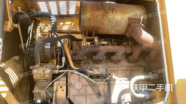 發(fā)動(dòng)機(jī)右側(cè)(整機(jī)外觀及大件) 發(fā)動(dòng)機(jī)右側(cè)(整機(jī)外觀及大件)