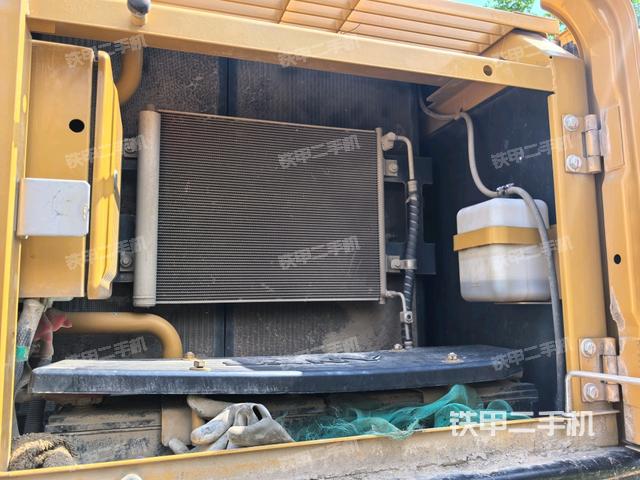 散熱器正面(大件艙室) 散熱器正面(大件艙室)