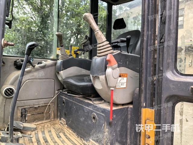 顶棚整体(驾驶室部分) 顶棚整体(驾驶室部分)