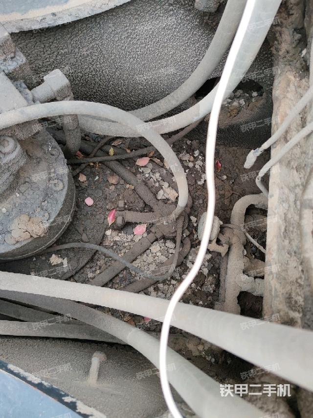 中央回轉(zhuǎn)接頭特寫（上車部件）