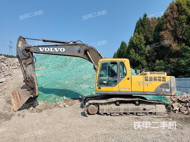 沃尔沃EC240B挖掘机