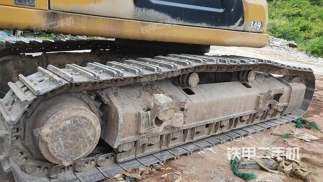 單側(cè)履帶整體(整機(jī)外觀) 單側(cè)履帶整體(整機(jī)外觀)