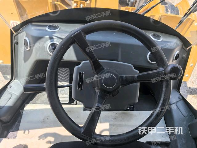 駕駛室操作臺(整機(jī)外觀及大件) 駕駛室操作臺(整機(jī)外觀及大件)