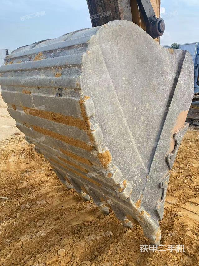 驾驶室整体(整机外观) 驾驶室整体(整机外观)