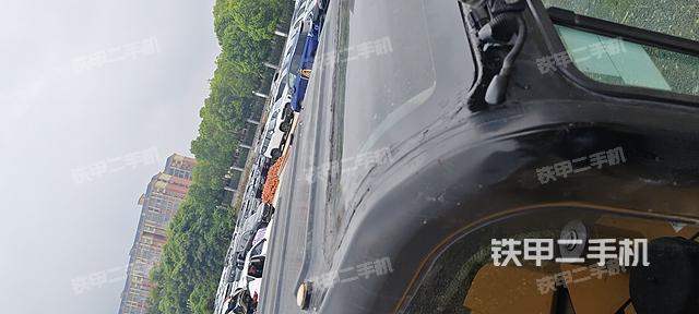 驾驶室顶部(整机外观) 驾驶室顶部(整机外观)