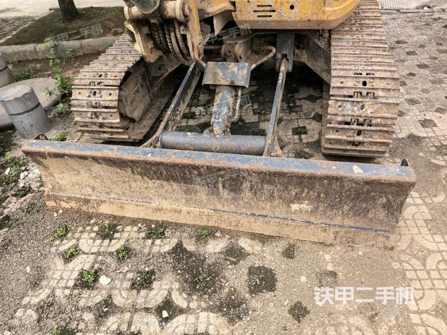 转盘和下车架正前(工作和回转装置) 转盘和下车架正前(工作和回转装置)