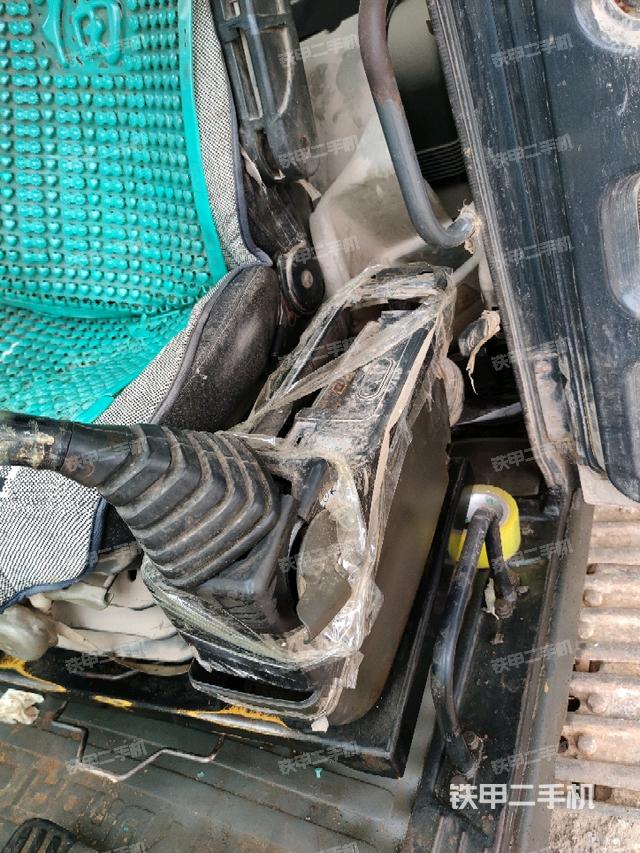 座椅左側(cè)控制臺/音響/含左手柄（駕駛室部分）