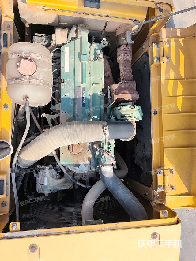 发动机整体俯视(整机外观) 发动机整体俯视(整机外观)