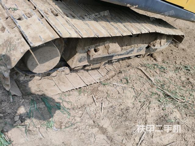 右側(cè)履帶整體(行走機(jī)構(gòu)) 右側(cè)履帶整體(行走機(jī)構(gòu))