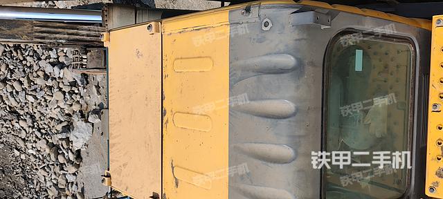 驾驶室顶部(整机外观) 驾驶室顶部(整机外观)