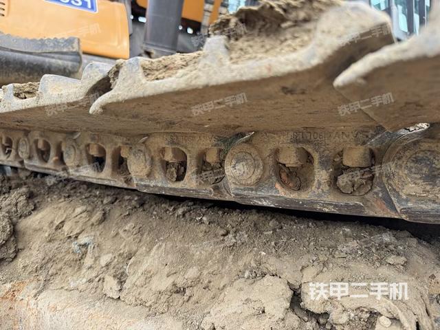 单侧履带整体(整机外观) 单侧履带整体(整机外观)