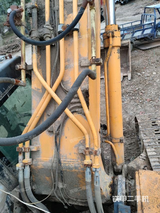 大臂背部俯視（工作和回轉(zhuǎn)裝置）