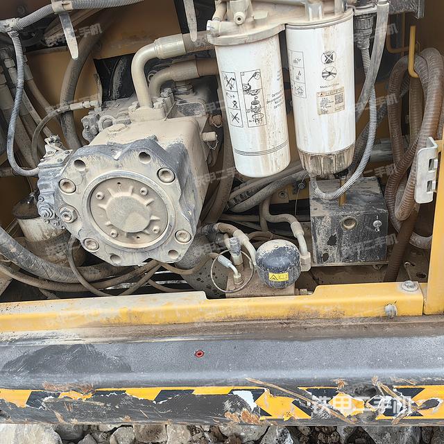 液压泵舱室正面整体（整机外观）