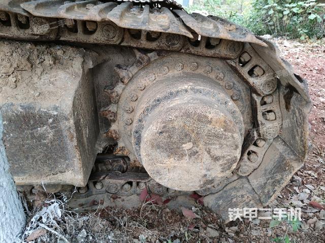 左驅(qū)動輪（行走機構(gòu)）