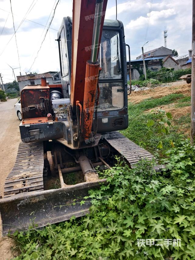 转盘和下车架正前(工作和回转装置) 转盘和下车架正前(工作和回转装置)