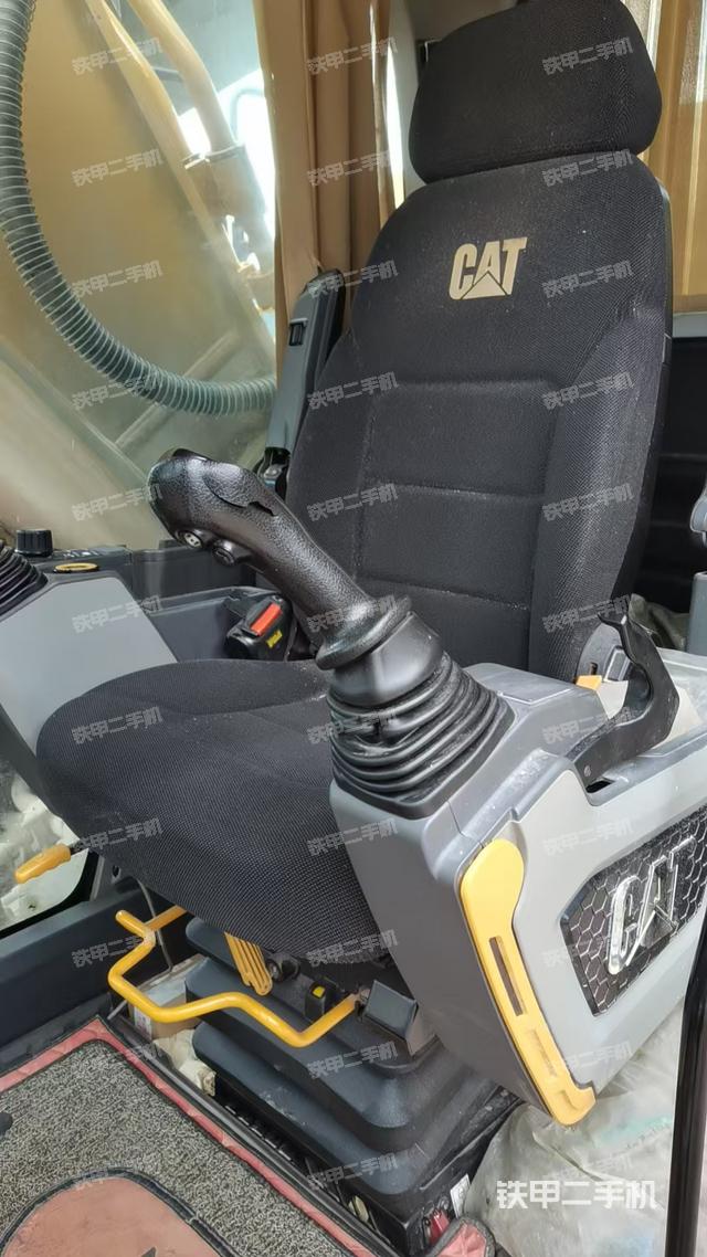 駕駛室整體(整機(jī)外觀) 駕駛室整體(整機(jī)外觀)