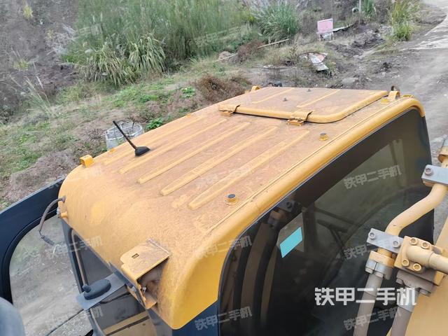 驾驶室顶部（整机外观）