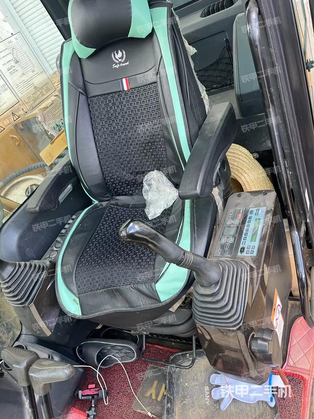 驾驶室整体（整机外观）