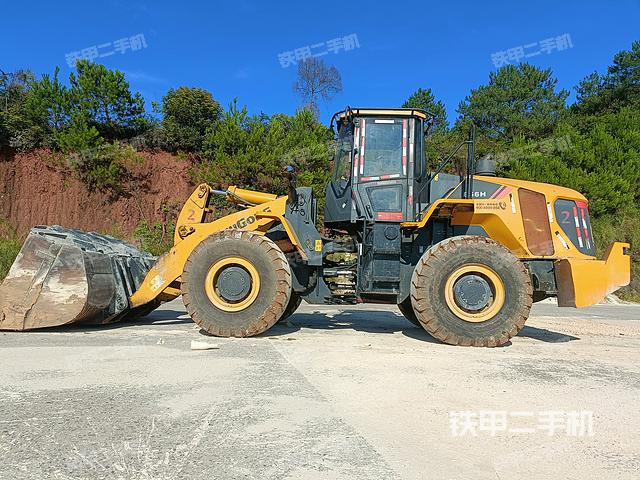 駕駛室操作臺(tái)(整機(jī)外觀及大件) 駕駛室操作臺(tái)(整機(jī)外觀及大件)