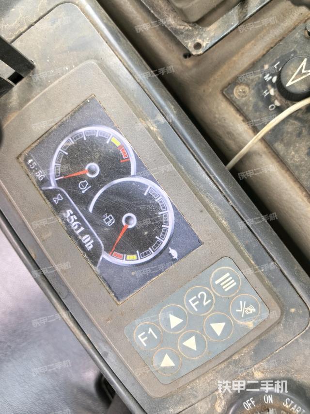 显示屏 (驾驶室部分) 显示屏 (驾驶室部分)