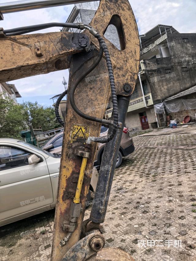 小臂整体左后(工作和回转装置) 小臂整体左后(工作和回转装置)