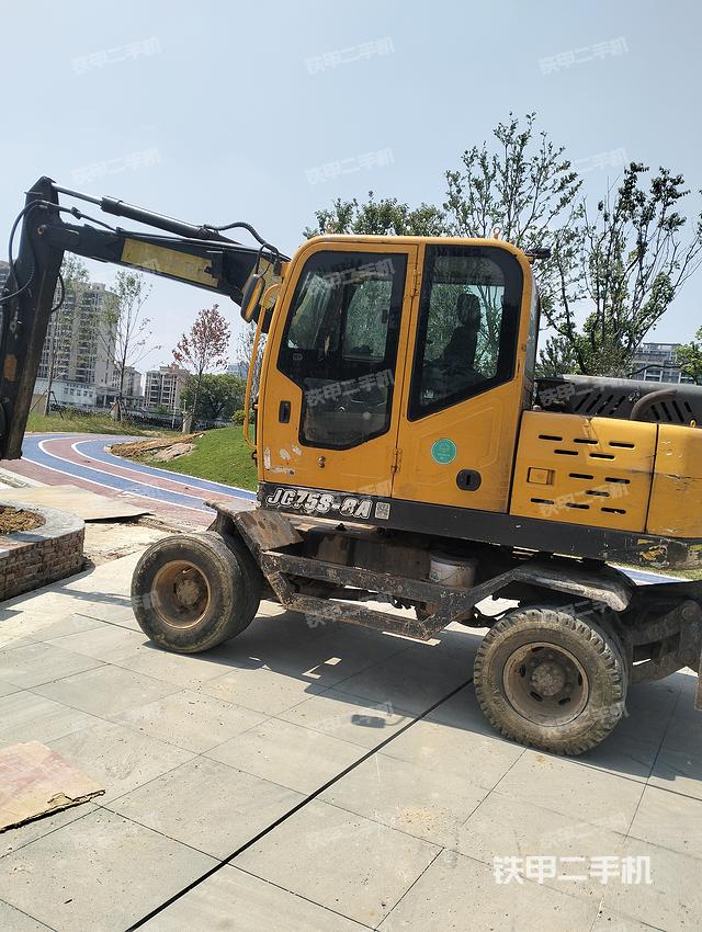 驾驶室顶部（整机外观）