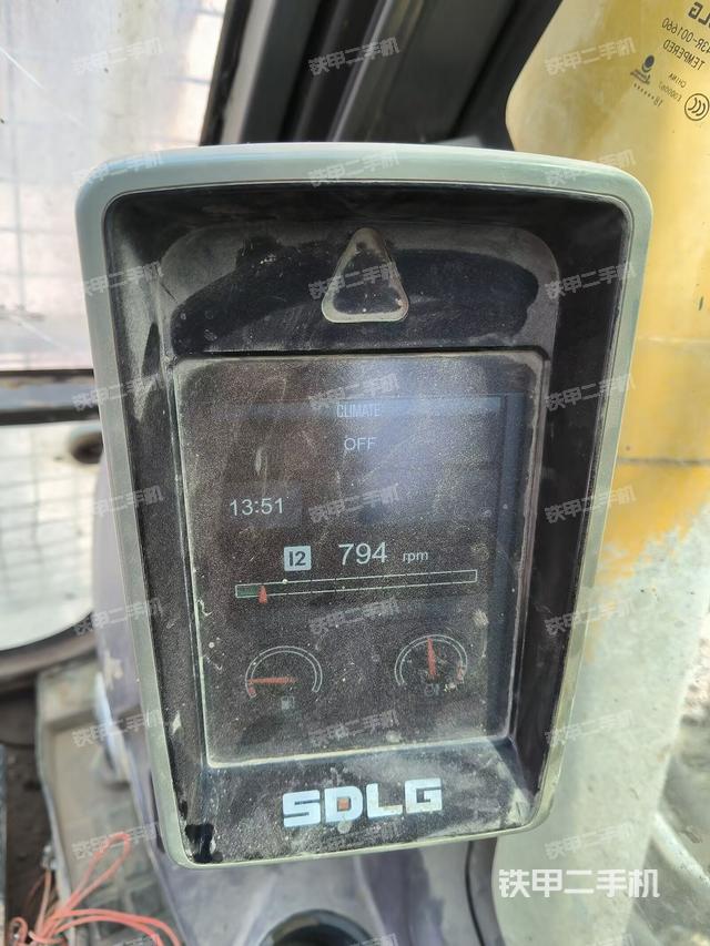 显示屏 (驾驶室部分) 显示屏 (驾驶室部分)