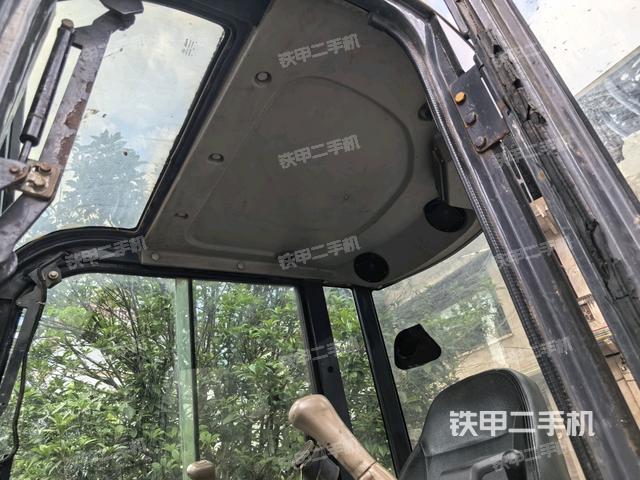 驾驶室正侧(驾驶室部分)  驾驶室正侧(驾驶室部分)