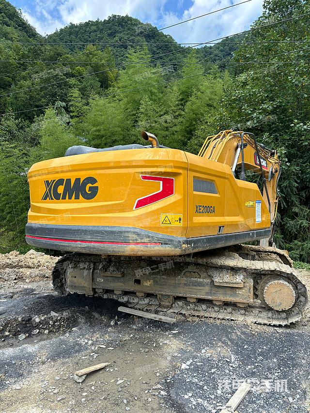 单侧履带整体(整机外观) 单侧履带整体(整机外观)