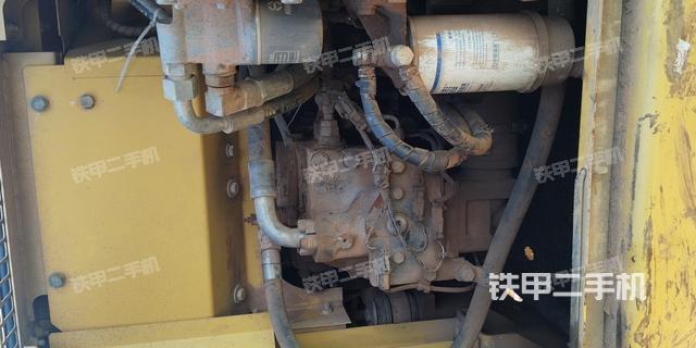 液压泵舱室正面整体(整机外观) 液压泵舱室正面整体(整机外观)