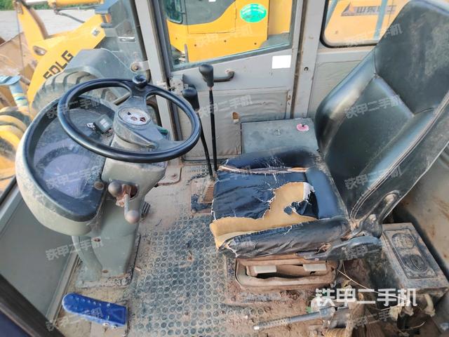 駕駛室工作臺(整機(jī)外觀及大件) 駕駛室工作臺(整機(jī)外觀及大件)