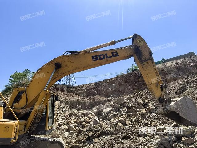 大臂整体 右侧(工作和回转装置) 大臂整体 右侧(工作和回转装置)