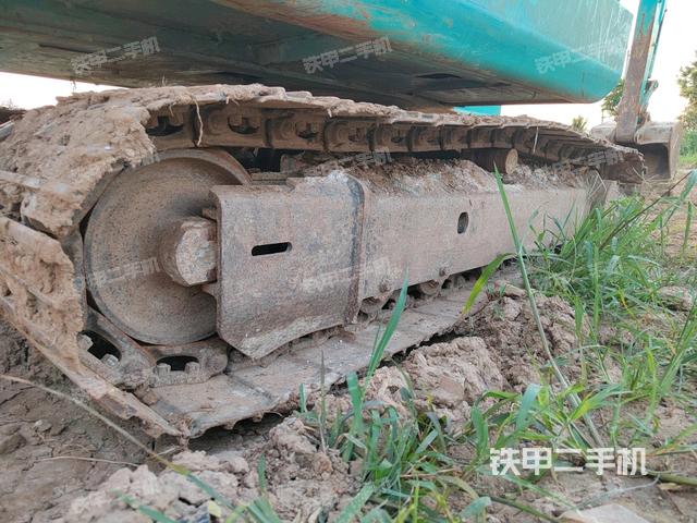 单侧履带整体(整机外观) 单侧履带整体(整机外观)