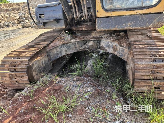 大臂根部 斜视(工作和回转装置) 大臂根部 斜视(工作和回转装置)