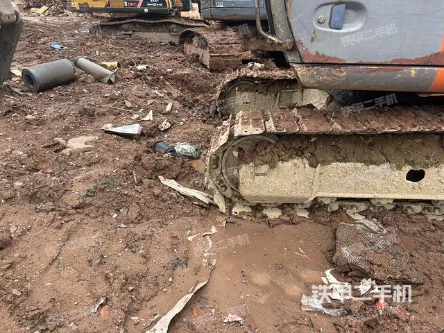 右驅(qū)動輪（行走機構(gòu)）